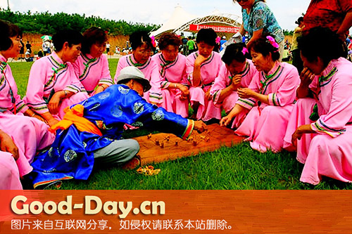 图3 节庆活动中的围鹿棋比赛中文名
