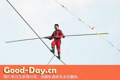 维吾尔族达瓦孜表演